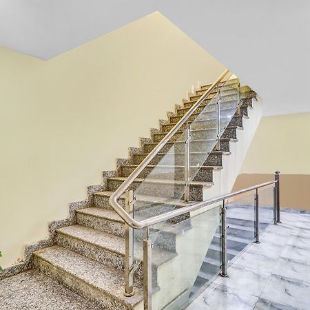 Hotel O Prince Home Stay Near Ambience Mall Yeni Delhi Dış mekan fotoğraf