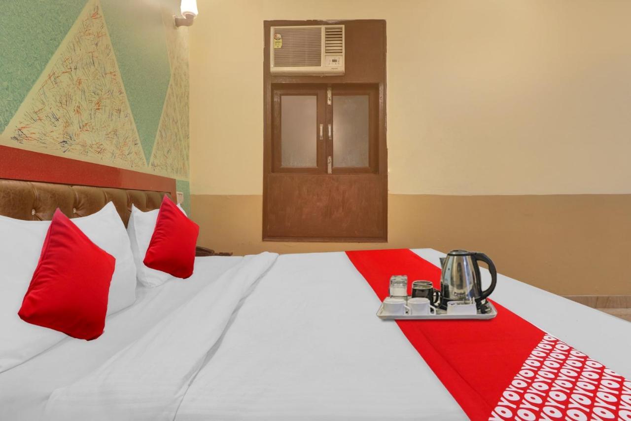 Hotel O Prince Home Stay Near Ambience Mall Yeni Delhi Dış mekan fotoğraf