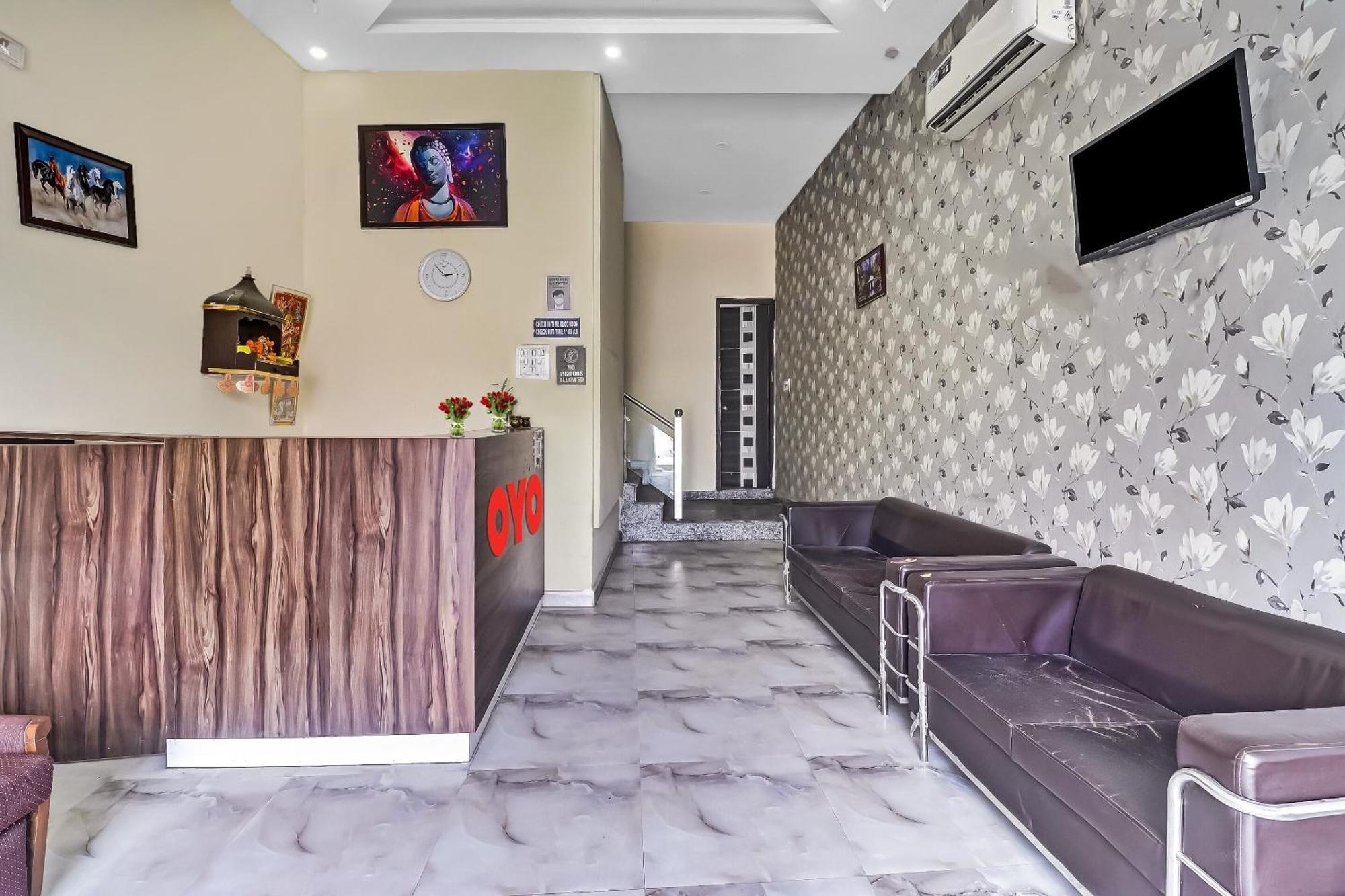 Hotel O Prince Home Stay Near Ambience Mall Yeni Delhi Dış mekan fotoğraf