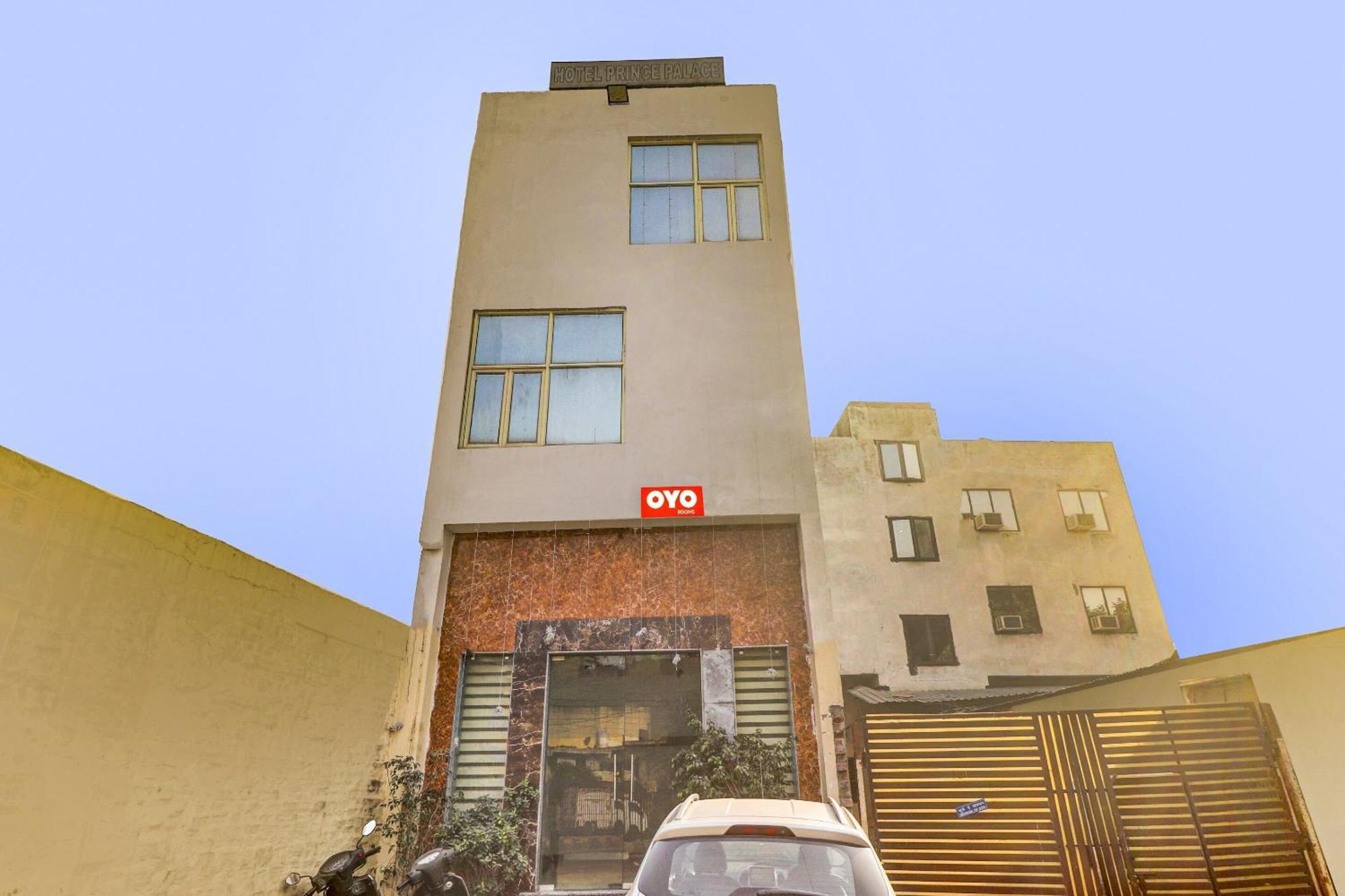 Hotel O Prince Home Stay Near Ambience Mall Yeni Delhi Dış mekan fotoğraf