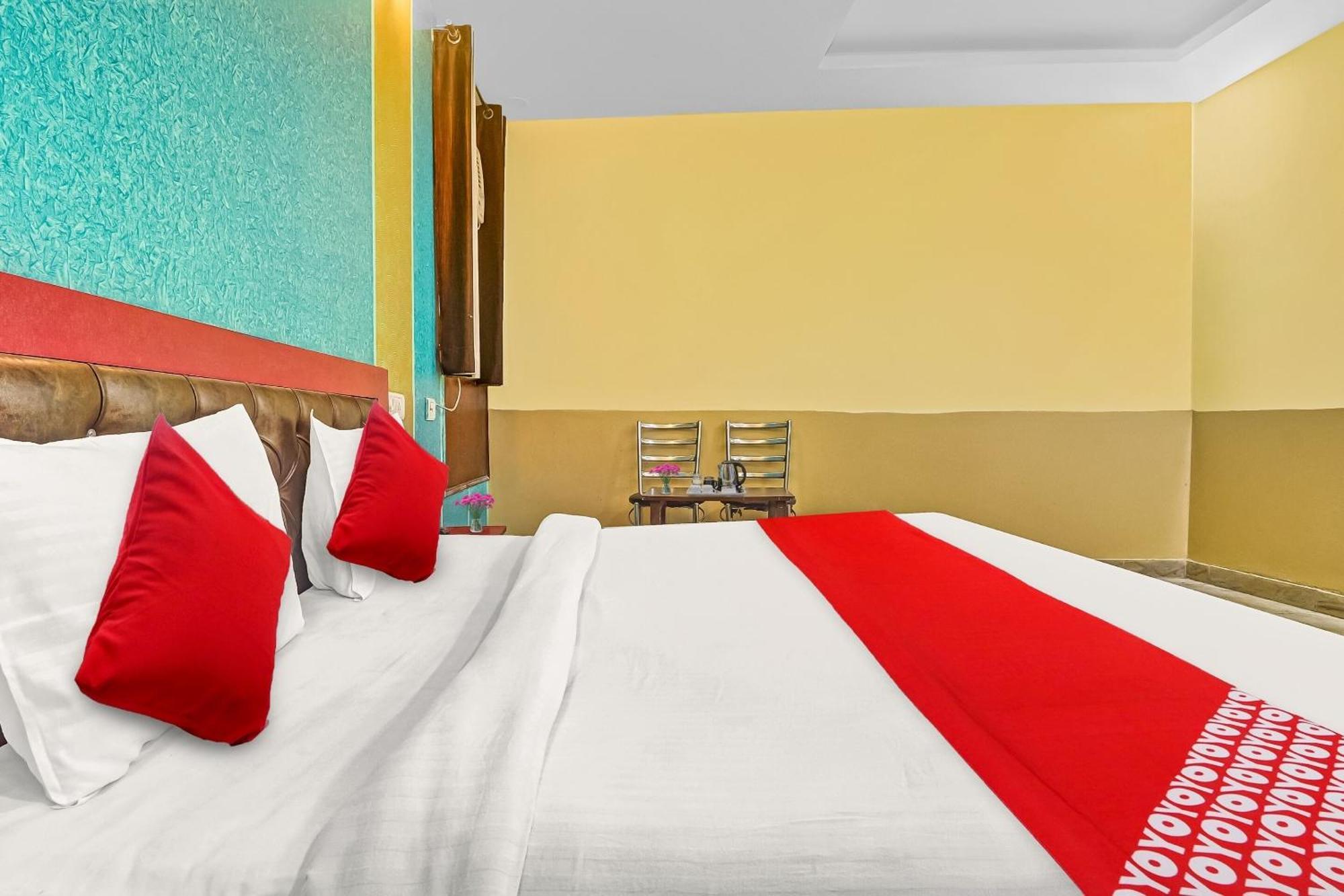 Hotel O Prince Home Stay Near Ambience Mall Yeni Delhi Dış mekan fotoğraf