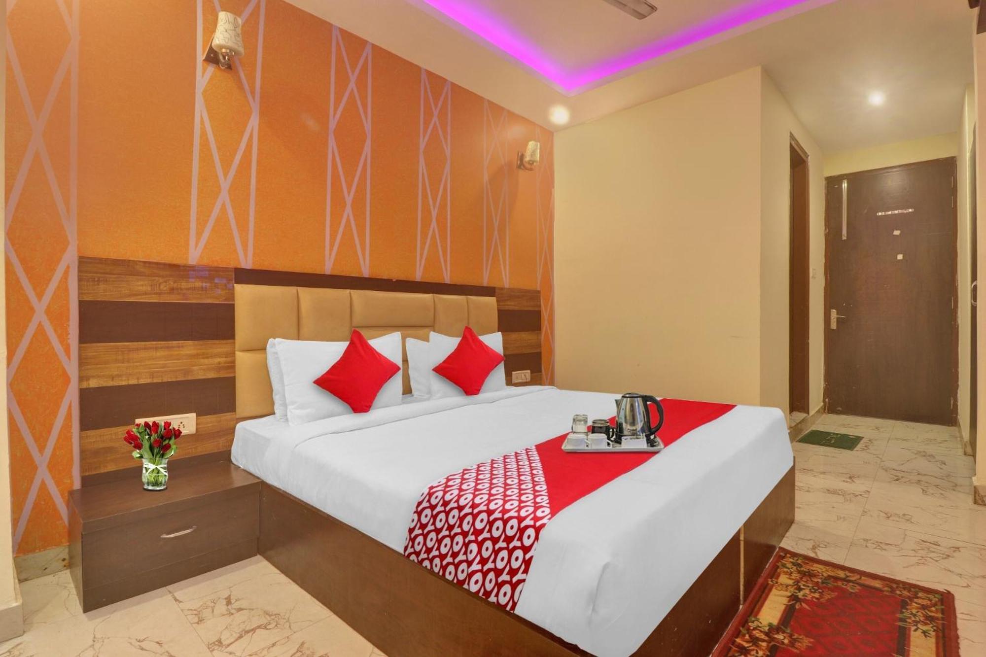 Hotel O Prince Home Stay Near Ambience Mall Yeni Delhi Dış mekan fotoğraf