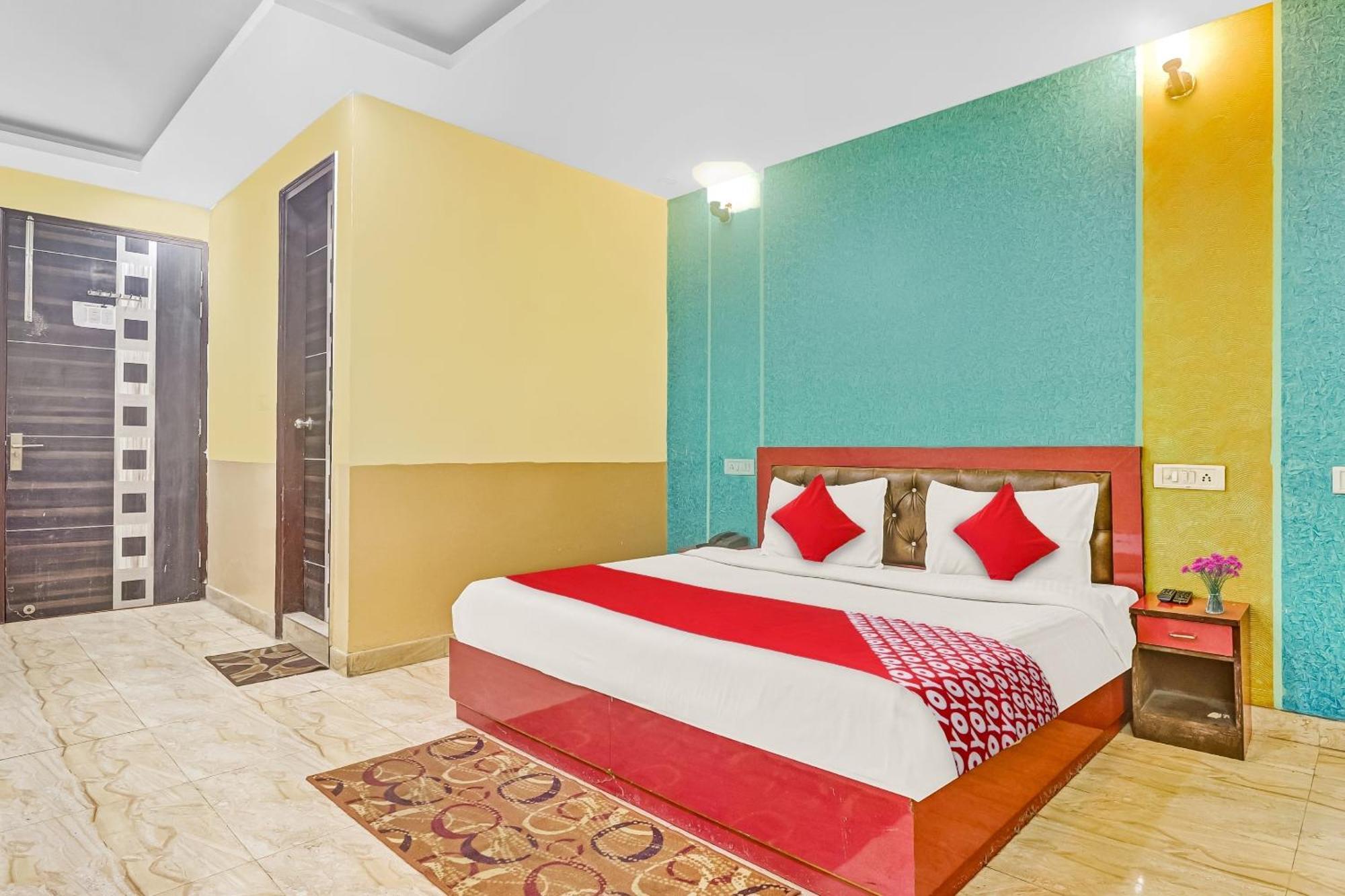 Hotel O Prince Home Stay Near Ambience Mall Yeni Delhi Dış mekan fotoğraf